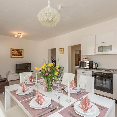 Beautiful Apartment In Metkovic With Kitchen Exterior photo