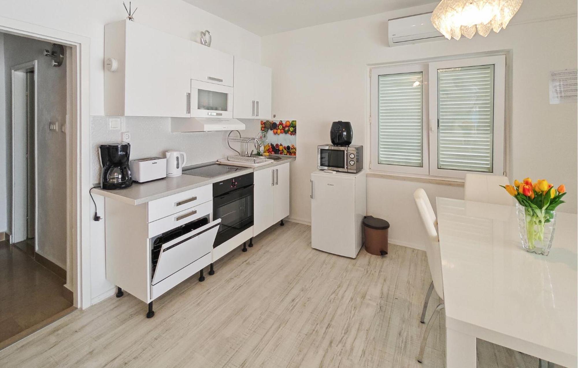 Beautiful Apartment In Metkovic With Kitchen Exterior photo
