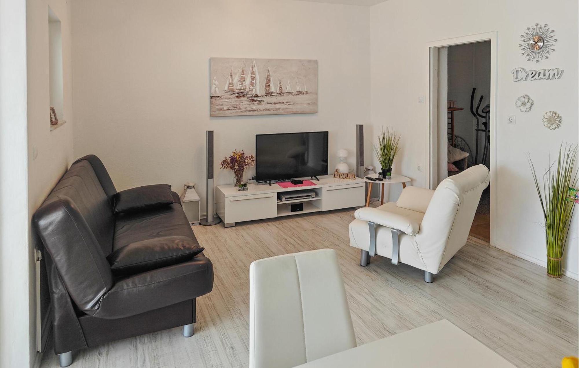 Beautiful Apartment In Metkovic With Kitchen Exterior photo