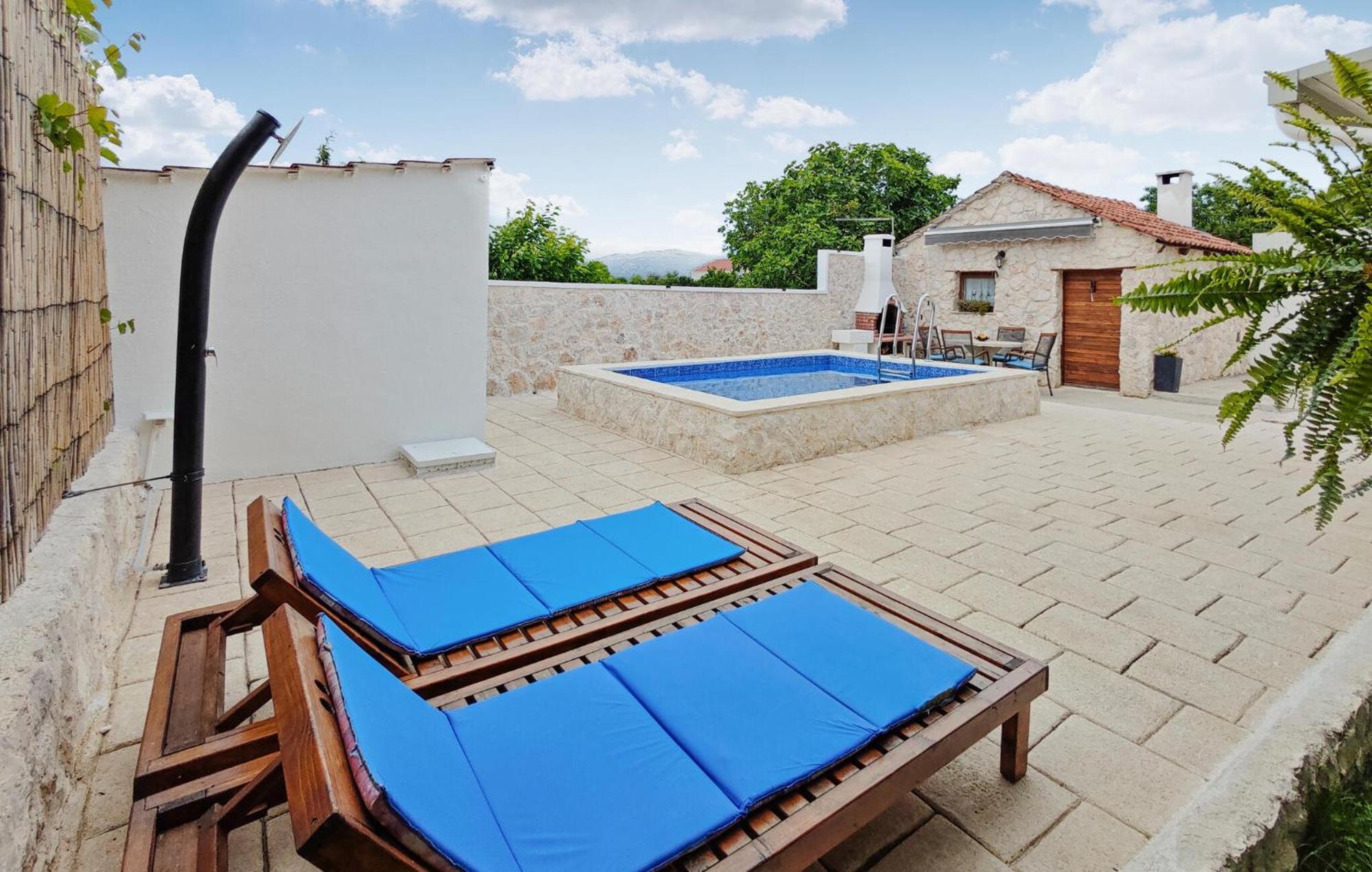Beautiful Apartment In Metkovic With Kitchen Exterior photo