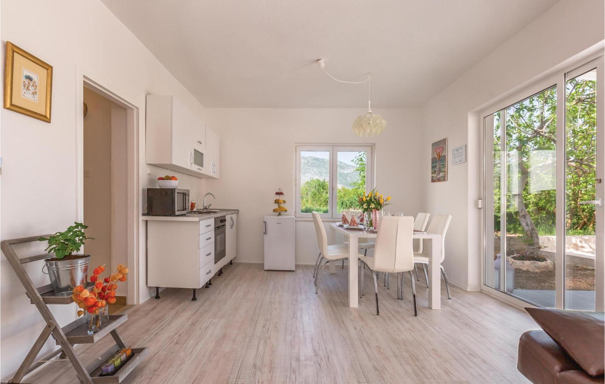 Beautiful Apartment In Metkovic With Kitchen Exterior photo