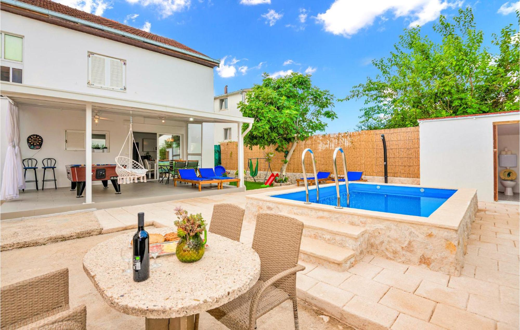 Beautiful Apartment In Metkovic With Kitchen Exterior photo