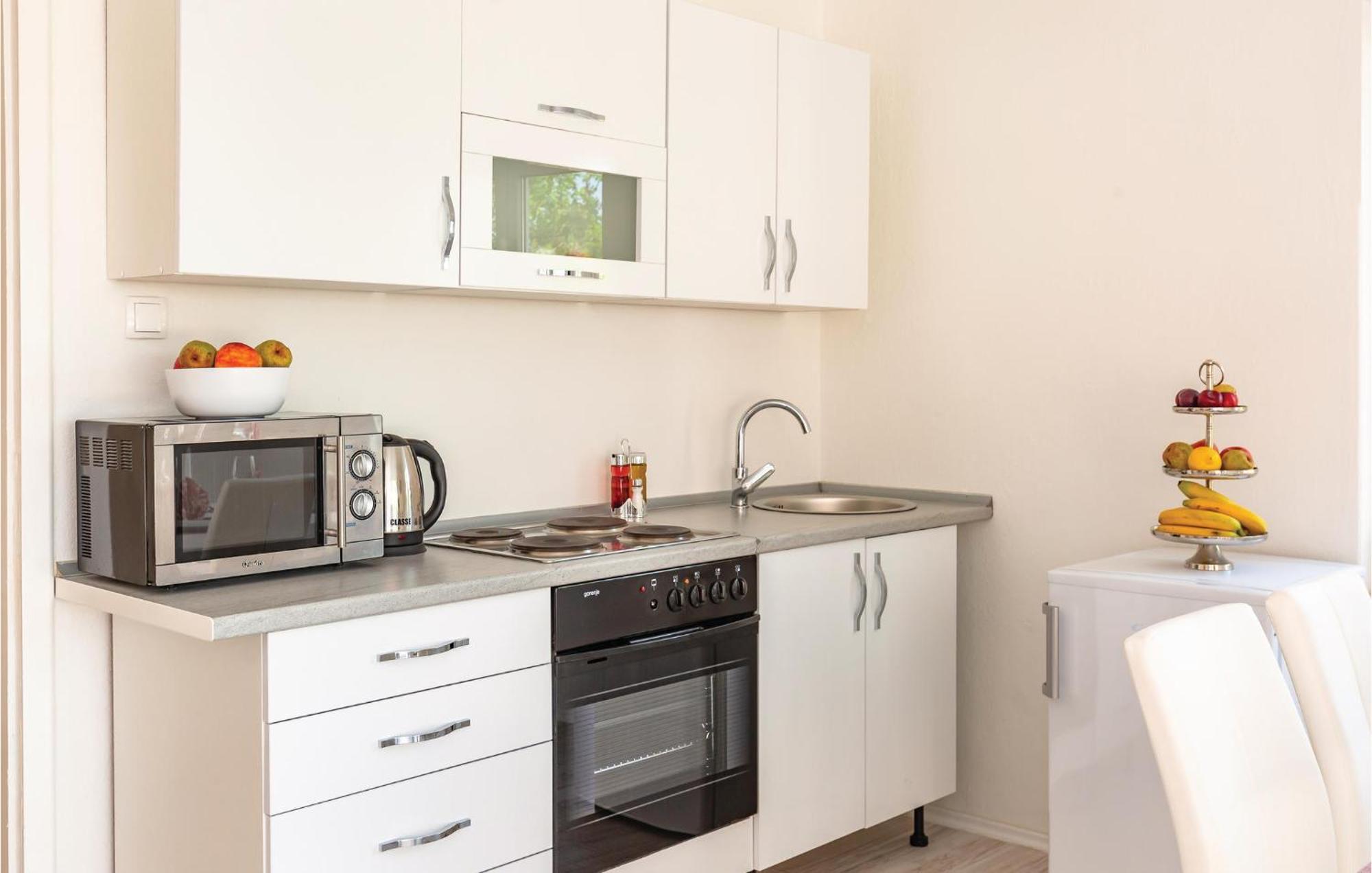 Beautiful Apartment In Metkovic With Kitchen Exterior photo