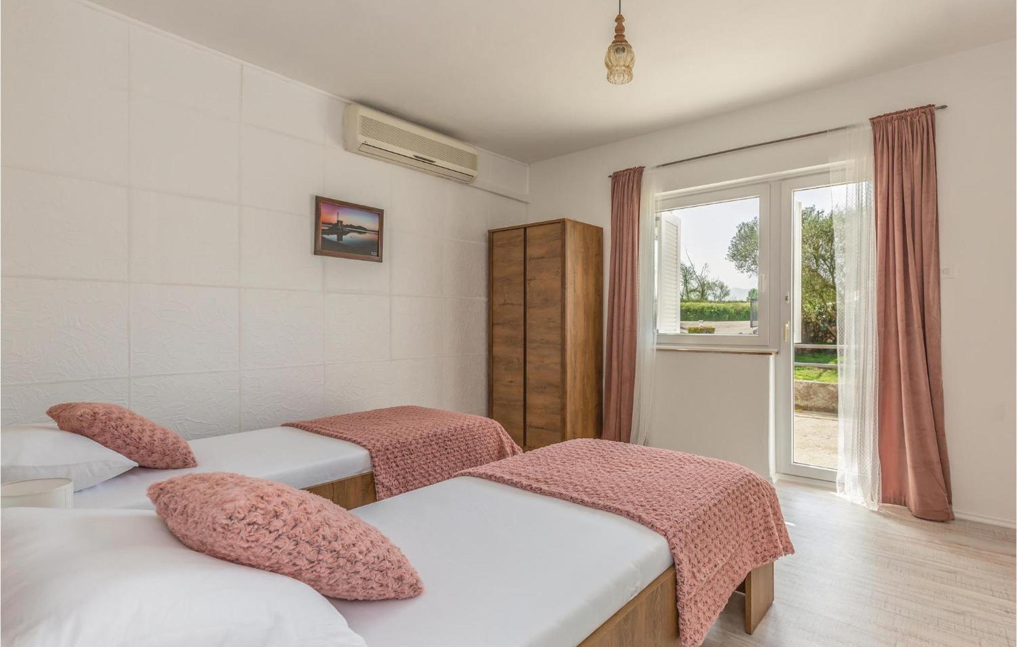 Beautiful Apartment In Metkovic With Kitchen Exterior photo