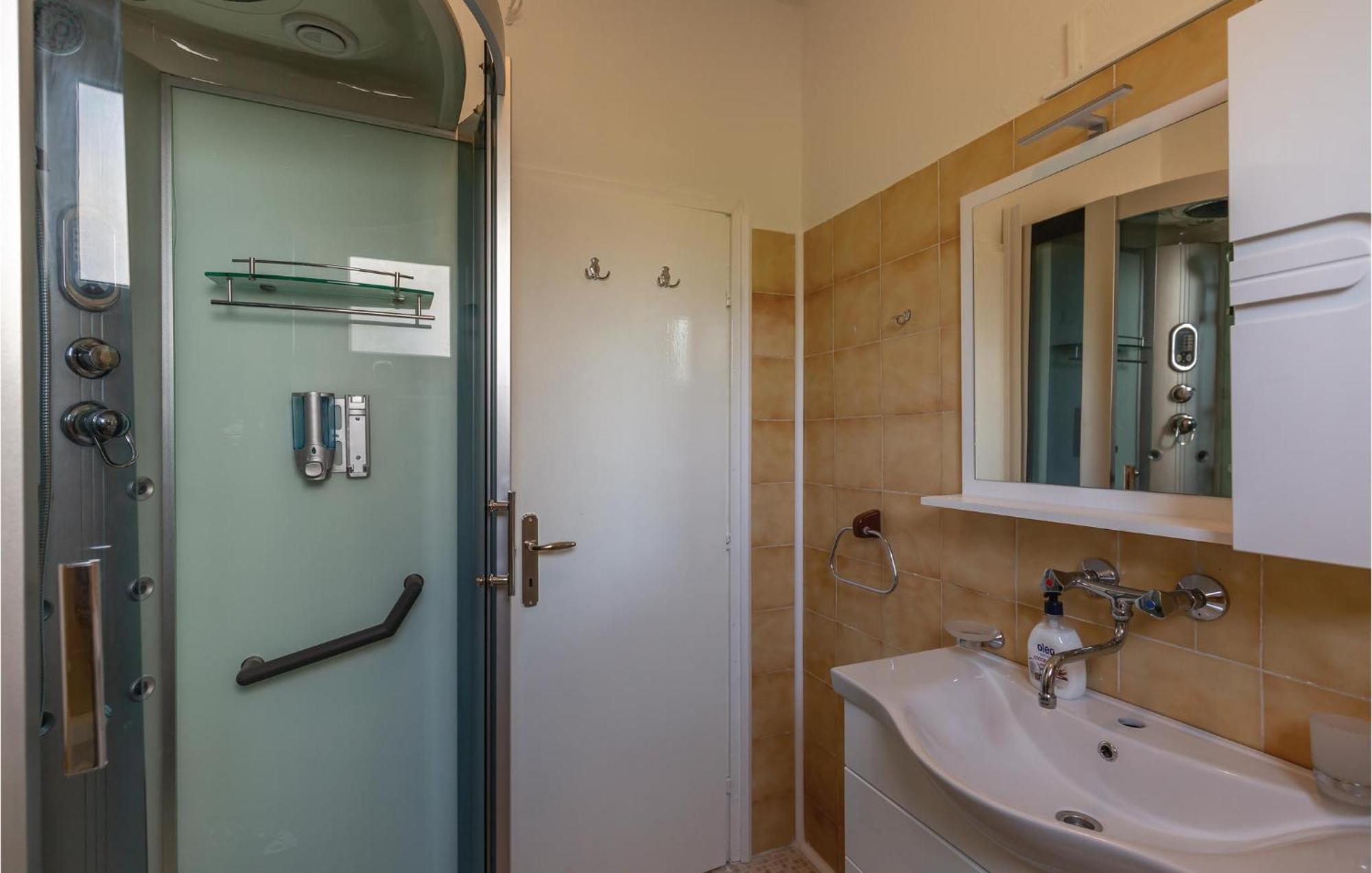 Beautiful Apartment In Metkovic With Kitchen Exterior photo