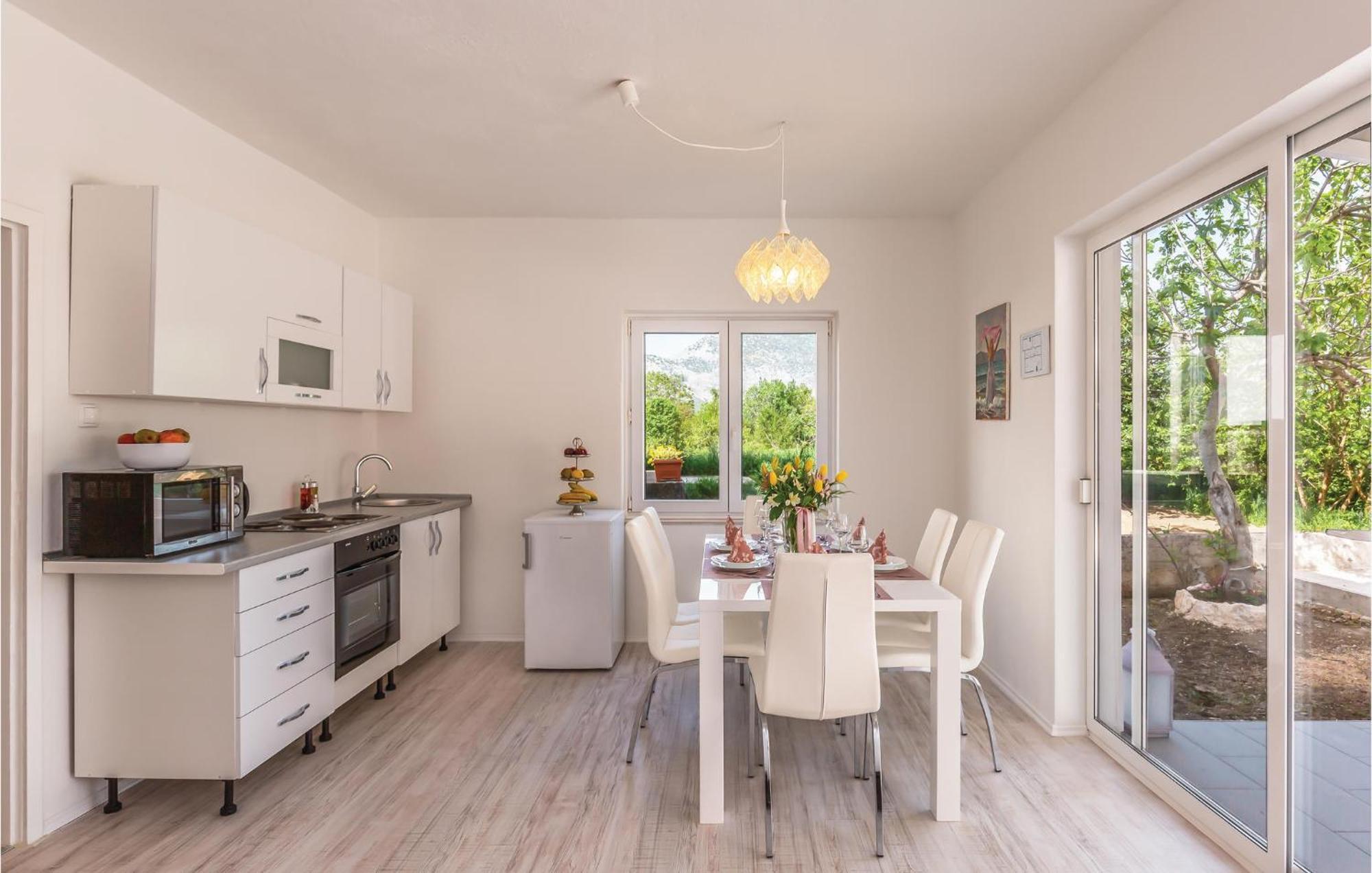Beautiful Apartment In Metkovic With Kitchen Exterior photo