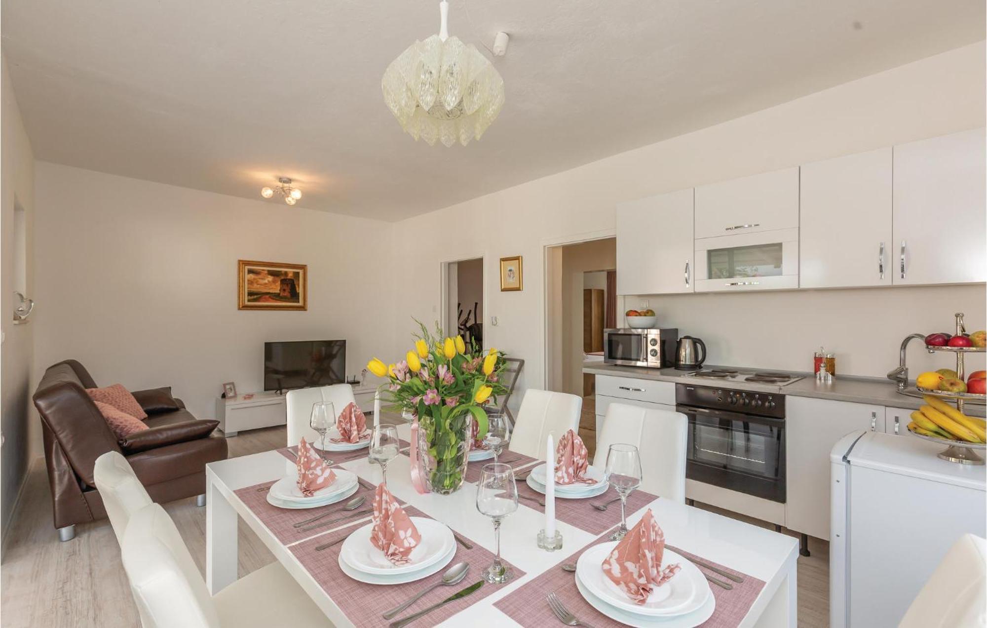 Beautiful Apartment In Metkovic With Kitchen Exterior photo